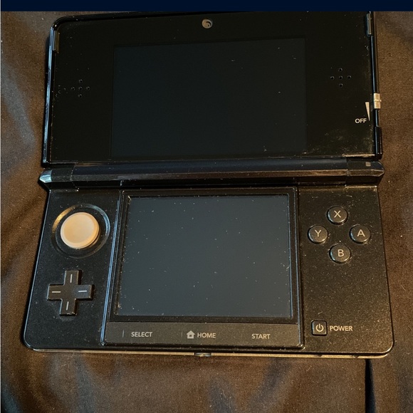 Nintendo 3DS Game Console - Picture 3 of 3